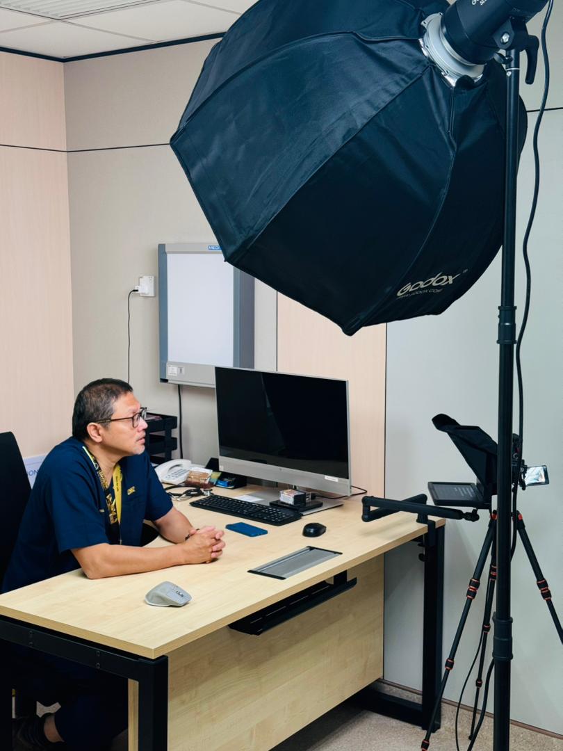 Studio lighting setup — Dr. Shahrul content session